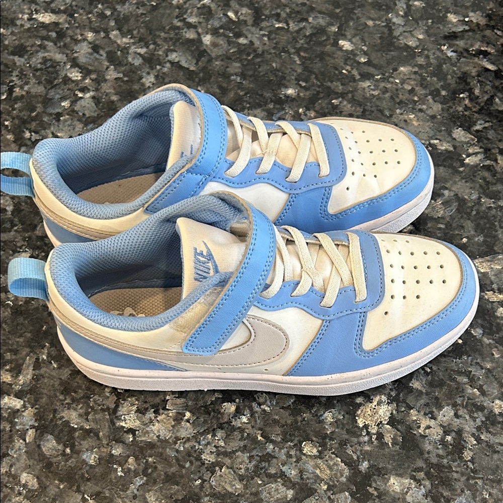 Nike Kids Sneakers in Blue and white size 2